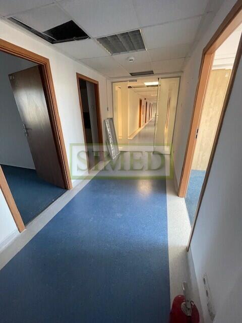 Biuro ,6 pokoi ,ochrona ,recepcja dostęp24h,winda