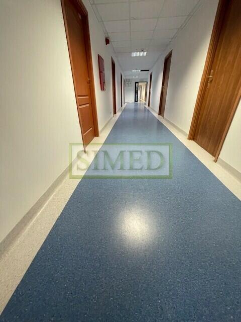 Dostep24h,recepcja,ochrona,poczekalnia,wys 3m .