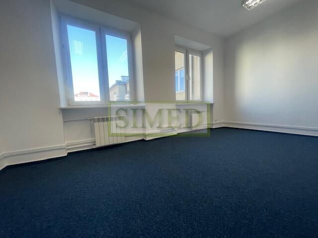 Dostep24h,recepcja,ochrona,parking,widne,wys.3m