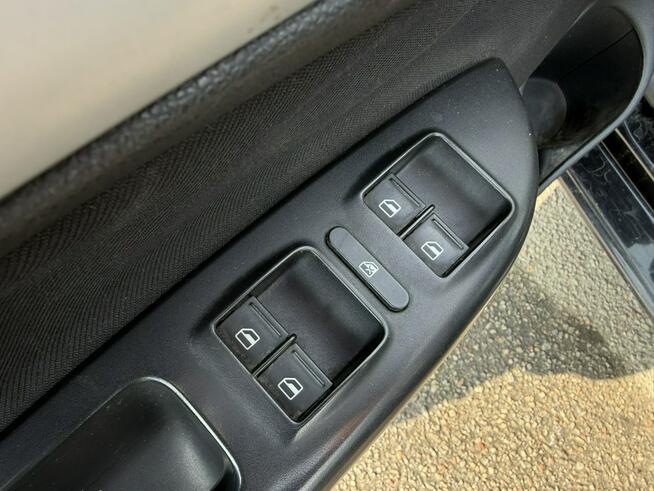 Škoda Octavia Klimatyzacja, Ele szyby 4x, Ele lusterka, Podłokietnik