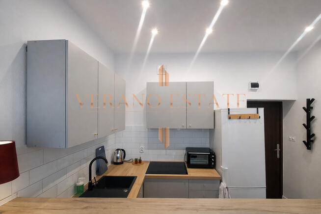 Okazja !!! kawalerka w kamienicy - blisko UM