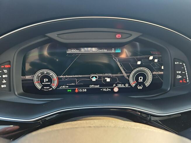 Audi Q8 PakietCzerń_Hak_Panorama_HomeLink_TempomatACC_4-strefy_FV23%