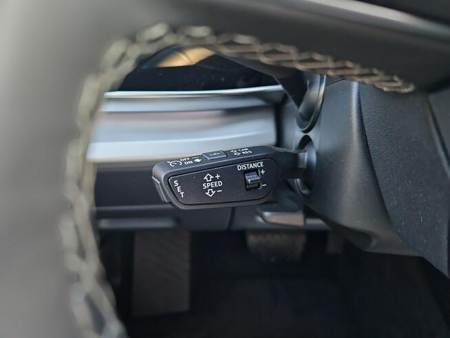 Audi Q8 PakietCzerń_Hak_Panorama_HomeLink_TempomatACC_4-strefy_FV23%