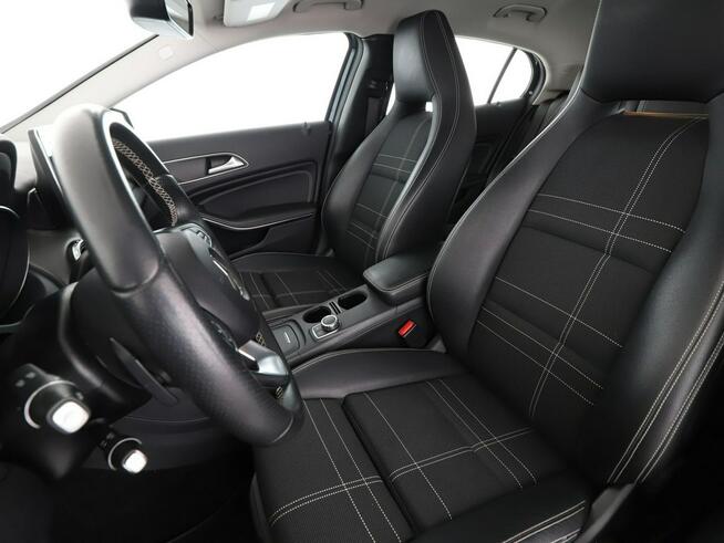 Mercedes GLA 200 automat full LED navi klima auto czujnki parkowania