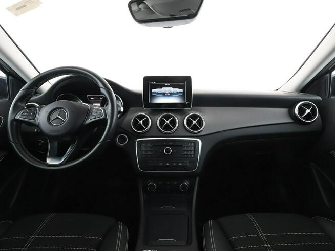 Mercedes GLA 200 automat full LED navi klima auto czujnki parkowania