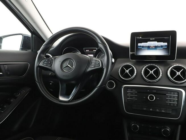Mercedes GLA 200 automat full LED navi klima auto czujnki parkowania