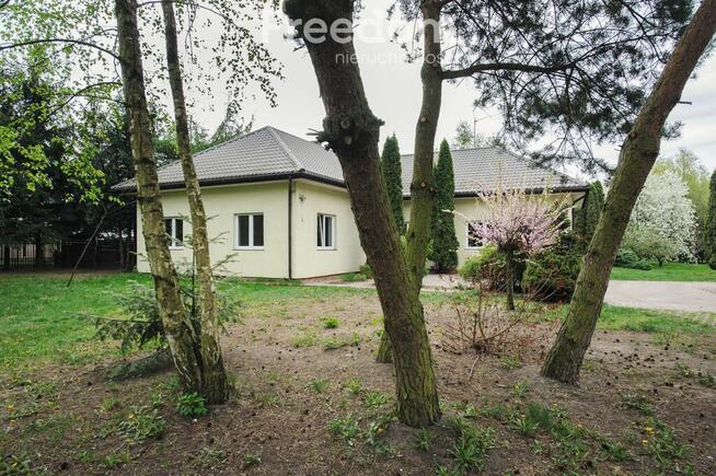 Dom  z halą magazynową i dodatkowy mieszkaniem