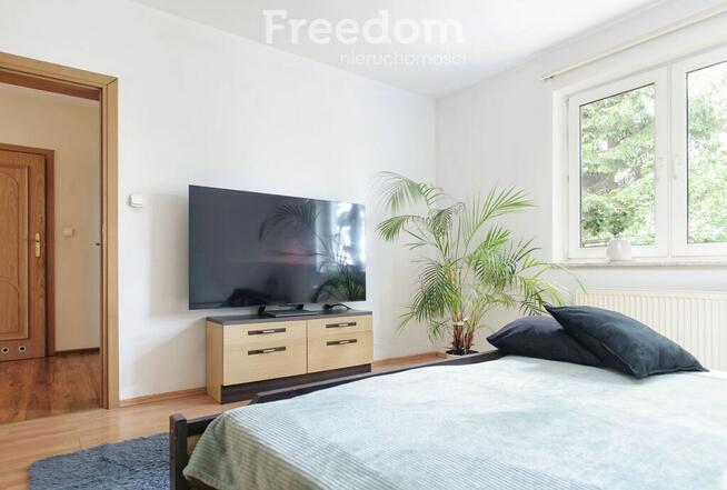 Dom z halą magazynową i dodatkowy mieszkaniem