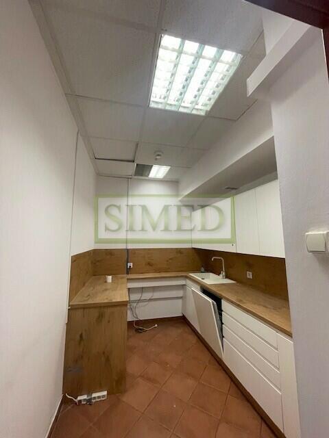 Biuro ,6 pokoi ,ochrona ,recepcja dostęp24h,winda