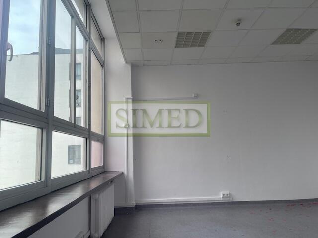 Pofabryczny klimat, recepcja, parking , dostęp24h