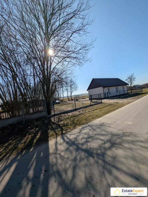 Działka budowlana zabudowana z budynkiem mieszkalnym -Raszków gm. Jędrzejów