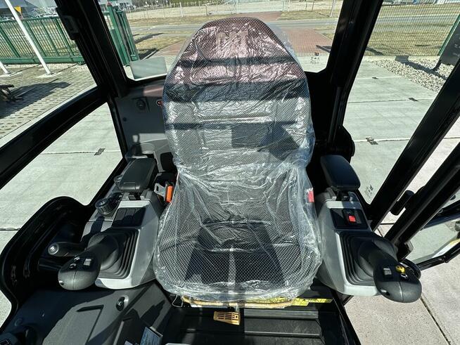 FABRYCZNIE NOWA MINIKOPARKA CATERPILLAR 302 CR