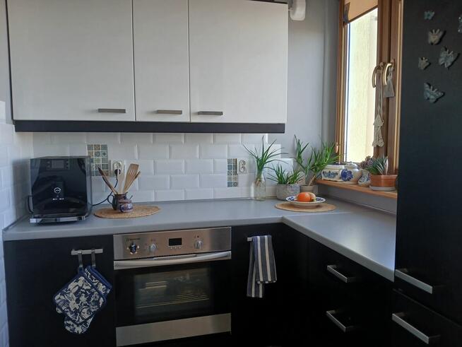 Sprzedam mieszkanie 35,9 m² – 2 pokoje, balkon, 10 piętro