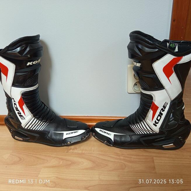 Kombinezony, buty motocyklowe