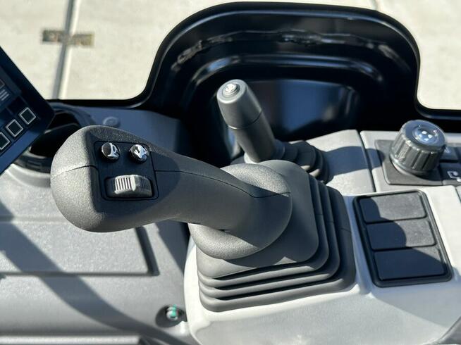 FABRYCZNIE NOWA MINIKOPARKA CATERPILLAR 302 CR