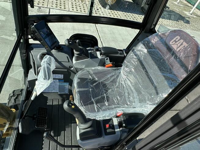 FABRYCZNIE NOWA MINIKOPARKA CATERPILLAR 302 CR