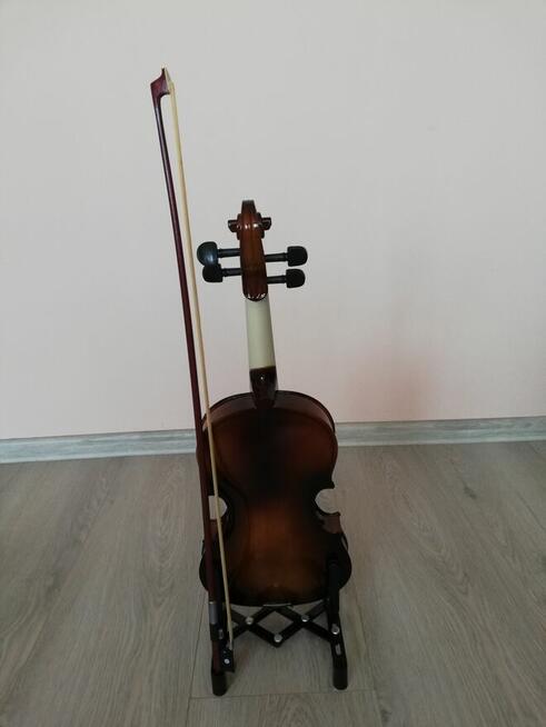 Sprzedam nowiutkie skrzypce.