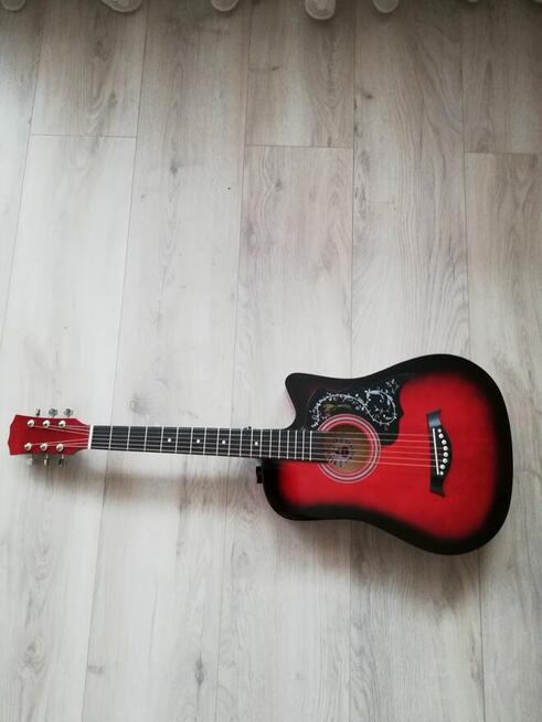 Sprzedam nowiutką gitarę akustyczną.