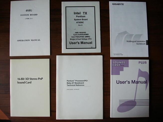 Instrukcje i płytki CD ze sterownikami do płyt głównych