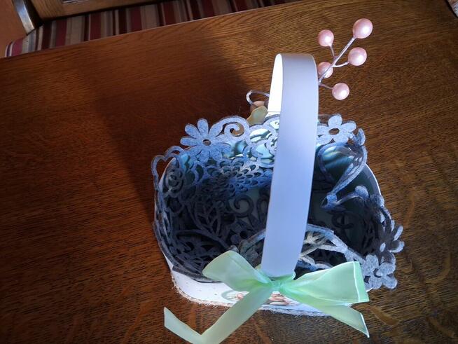 Koszyk wielkanocny kartonowy 22 x 18 x 20 cm