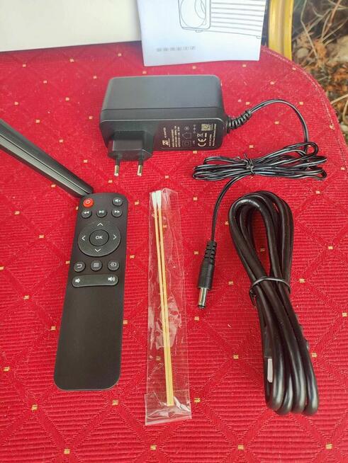 Projektor wideo Video HDMI USB Statyw biały