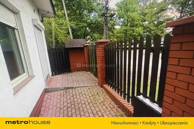 Pawilon handlowo usługowy w Aninie obok szpital