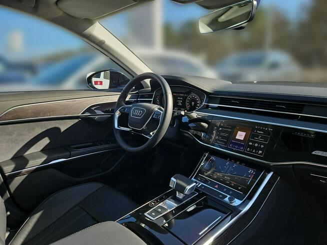 Audi A8 MatrixHD_Pneumatyka_Hak_SoundSystem_Kamera_Indukcja_Virtual_CarPlay_FV