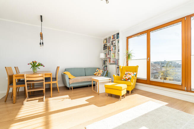 Przytulne 2 pokoje z tarasem i garażem. 4 Ogrody.