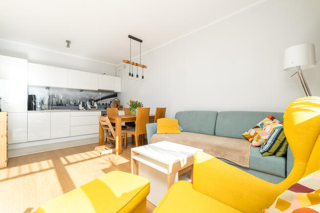 Przytulne 2 pokoje z tarasem i garażem. 4 Ogrody.