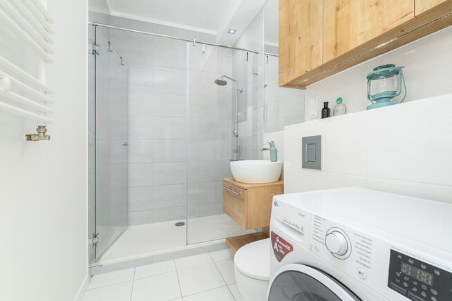 Przytulne 2 pokoje z tarasem i garażem. 4 Ogrody.