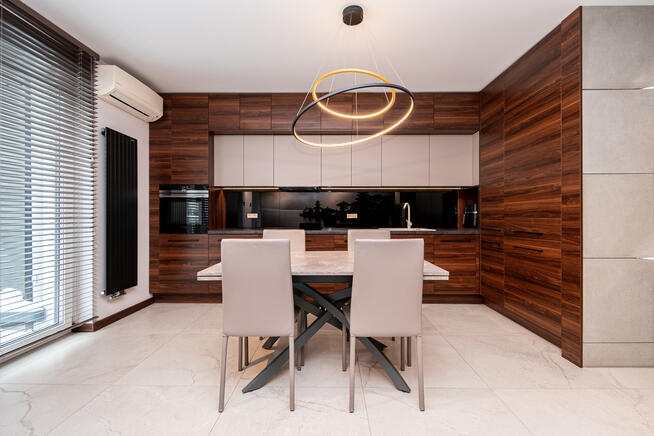 Eleganckie 4-pokojowe mieszkanie z balkonem