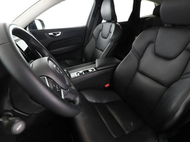 Volvo XC 60 FV23% B4 (mHEV) automat skóra navi kamera grzane fotele