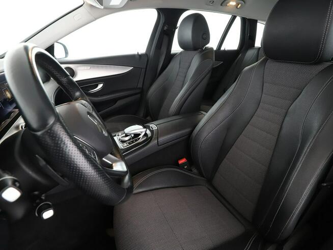 Mercedes E 250 FV23% automat full LED virtual cocpit półskóra grzane fotele kamery