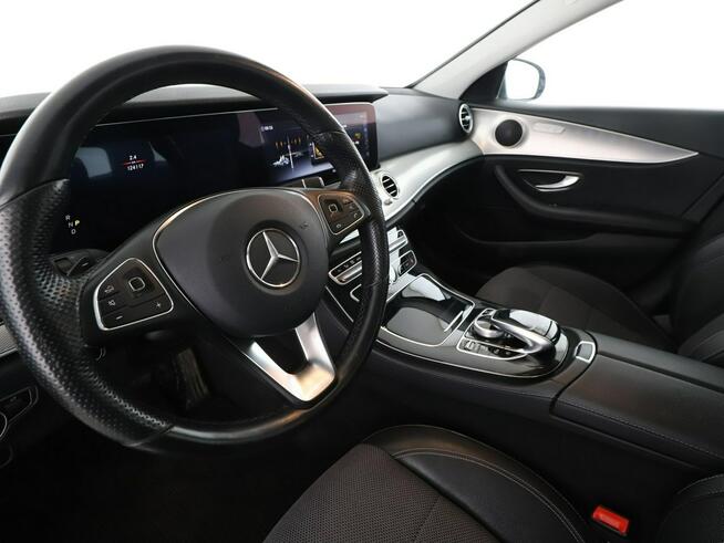 Mercedes E 250 FV23% automat full LED virtual cocpit półskóra grzane fotele kamery