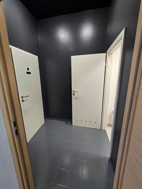 Lokal biurowo-usługowy na parterze