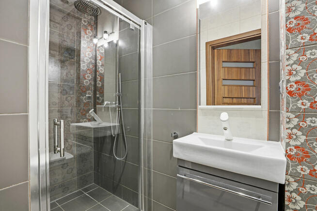 Zacharzyce - pół bliźniaka z uroczym ogrodem