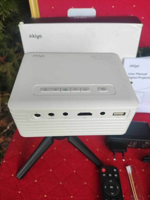 Projektor wideo Video HDMI USB Statyw biały