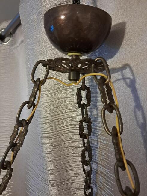 Mosiężny Żyrandol na Łańcuchach – Styl Retro