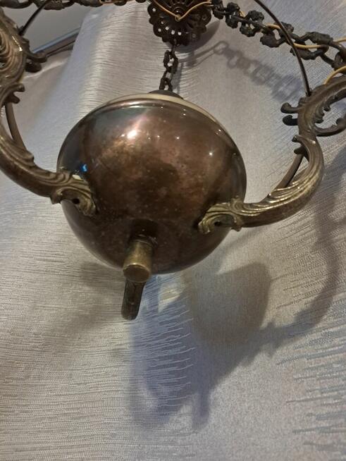 Mosiężny Żyrandol na Łańcuchach – Styl Retro