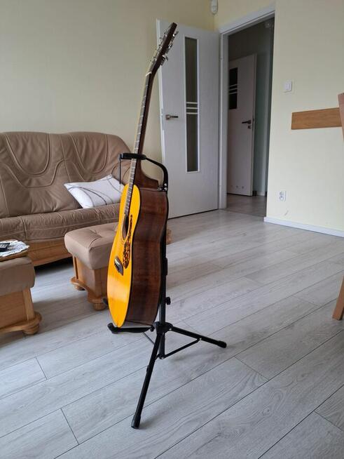 SPRZEDAM GITARĘ Z POKROWCEM