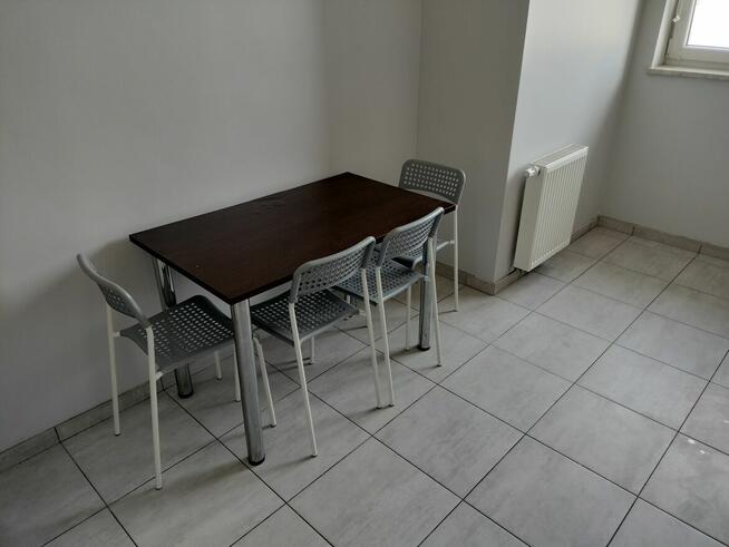 Wynajmę dwupokojowe mieszkanie z oddzielną kuchnią