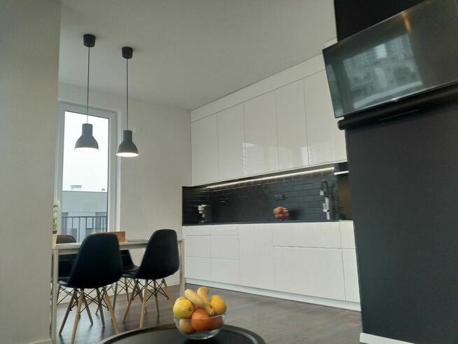 WYJĄTKOWY APARTAMENT Z TARASEM 19m² – PANORAMA WARSZAWY