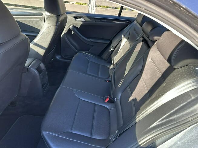 Volkswagen Jetta Mocna benzyna, automat ,nawigacja, światła dzienne, Isofix, USB, Aux