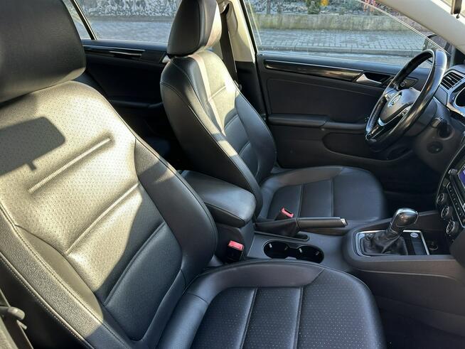 Volkswagen Jetta Mocna benzyna, automat ,nawigacja, światła dzienne, Isofix, USB, Aux