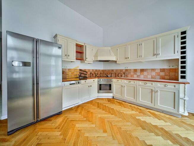 Wilcza 2 miejsca postojowe z opcją na biuro