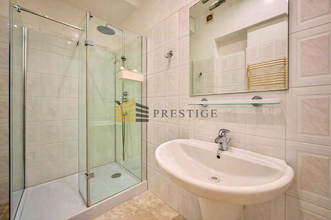 Wilcza 2 miejsca postojowe z opcją na biuro