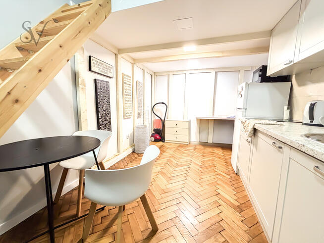 Pets | Rondo Grunwaldzkie | Antresola | ENG