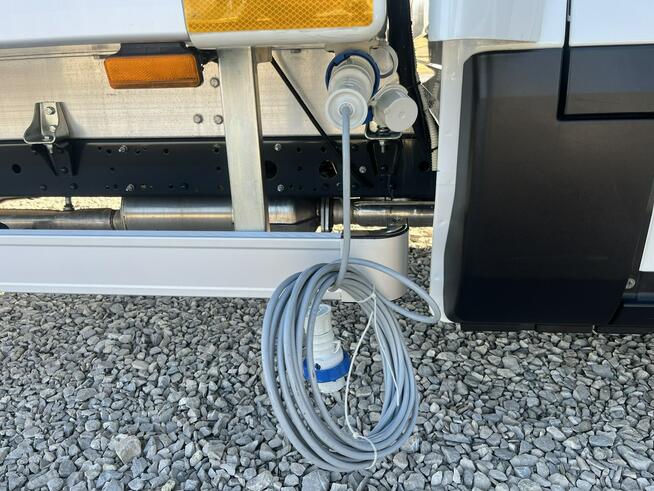 Iveco Daily 35S18 Hi-Matic 3.0/180KM B.A.R._750kg Chłodnia -20/+30*C + Sieć_230V