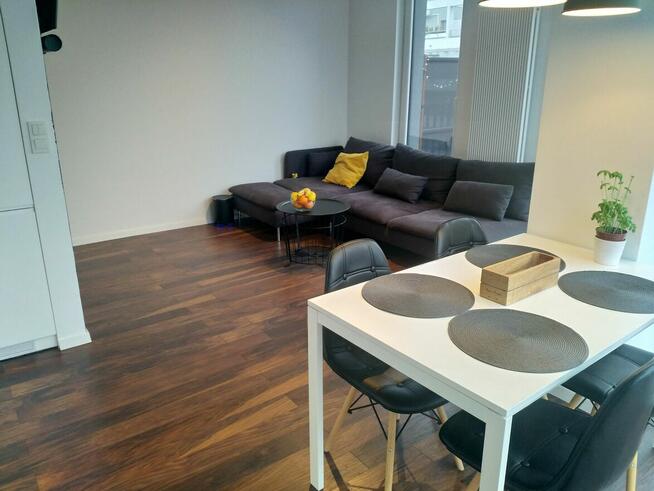 WYJĄTKOWY APARTAMENT Z TARASEM 19m² – PANORAMA WARSZAWY