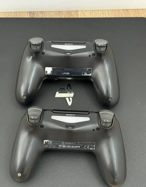 PlayStation 4 Pro 1TB CUH-7216B + 2 pady DualShock 4